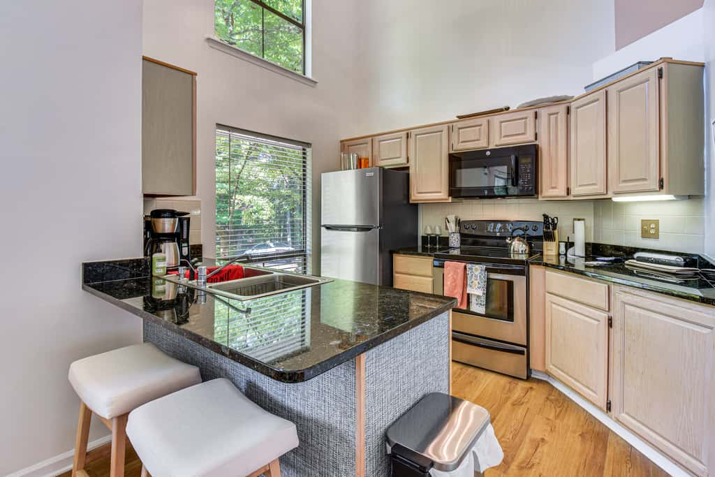 Keowee Key Condo w/ Lake Access & Community Pools!
