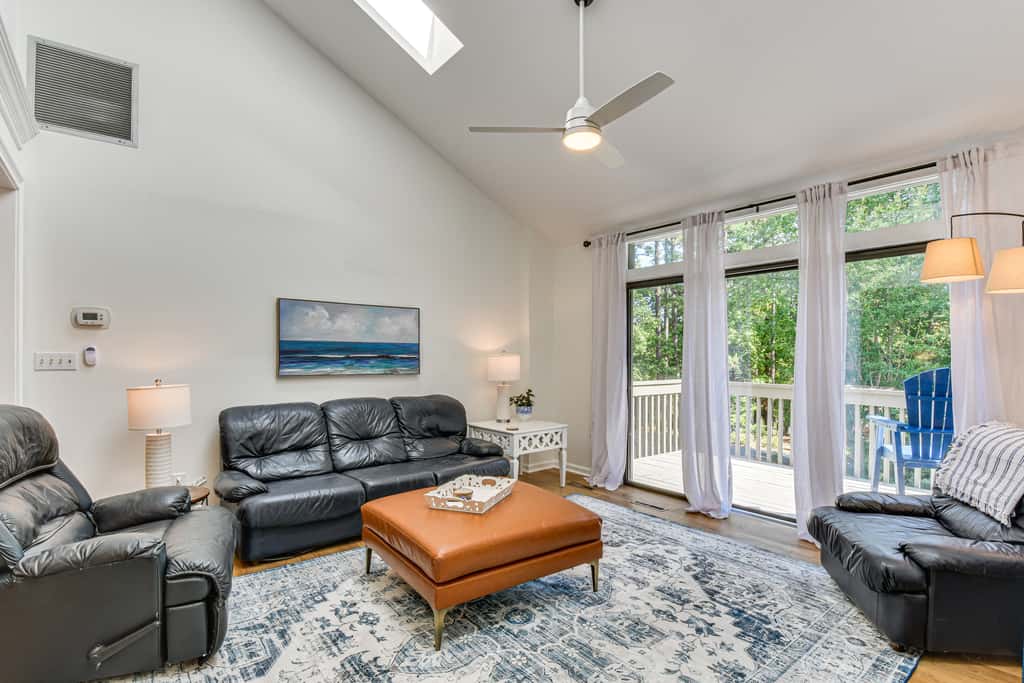 Keowee Key Condo w/ Lake Access & Community Pools!