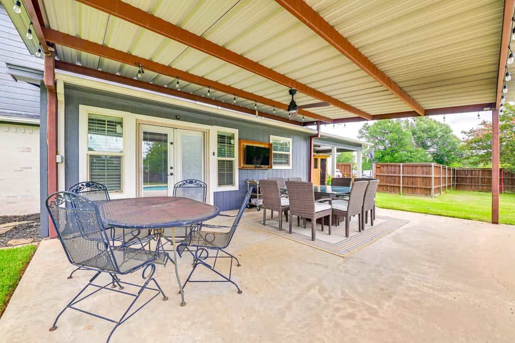 Fire Pit + Sauna: Spacious Lake Texoma Retreat!