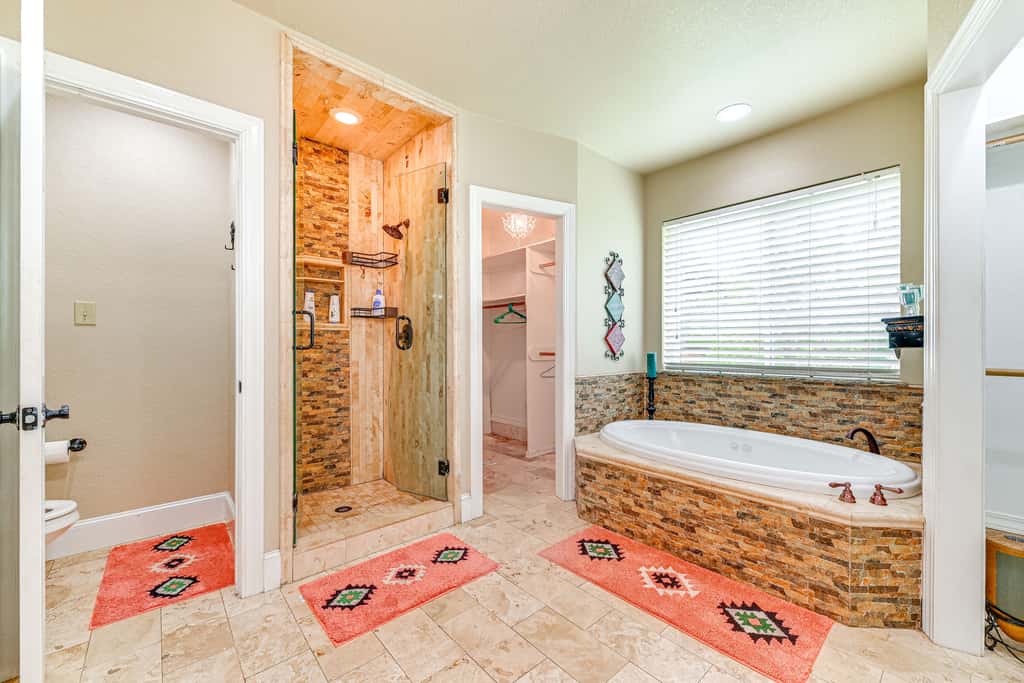 Fire Pit + Sauna: Spacious Lake Texoma Retreat!