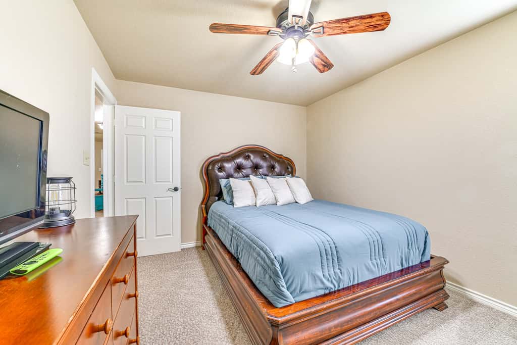 Fire Pit + Sauna: Spacious Lake Texoma Retreat!