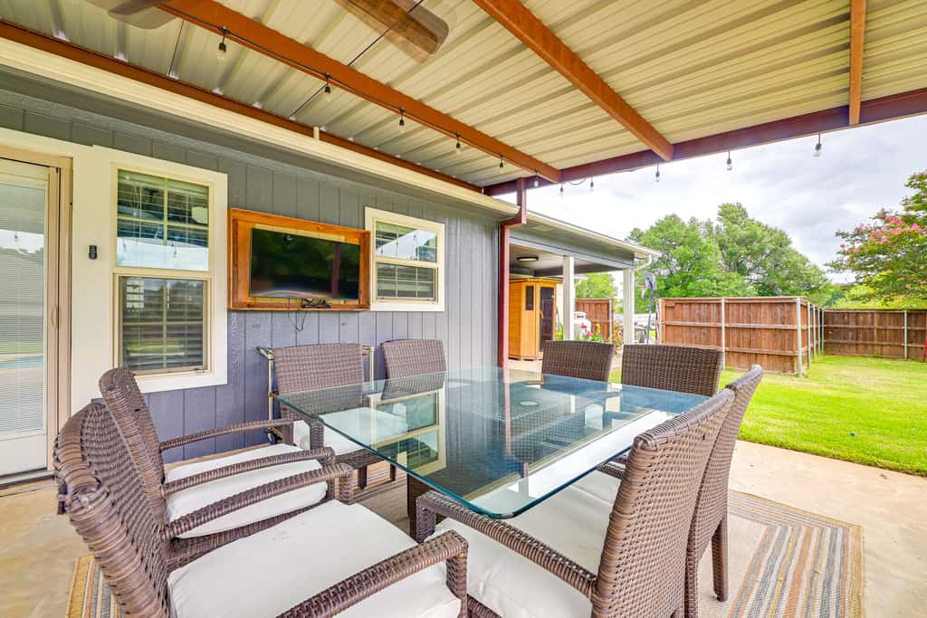 Fire Pit + Sauna: Spacious Lake Texoma Retreat!