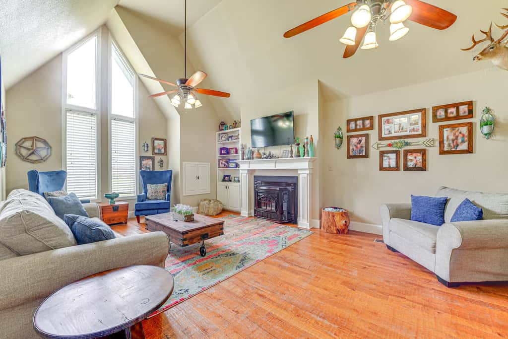 Fire Pit + Sauna: Spacious Lake Texoma Retreat!