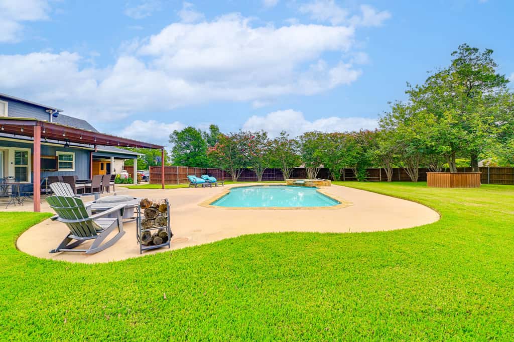 Fire Pit + Sauna: Spacious Lake Texoma Retreat!