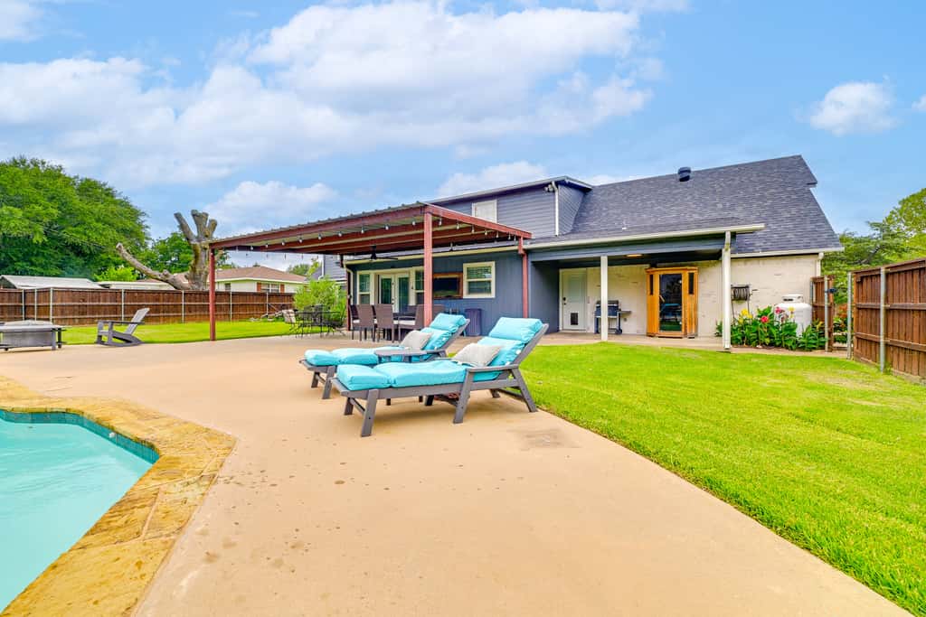 Fire Pit + Sauna: Spacious Lake Texoma Retreat!