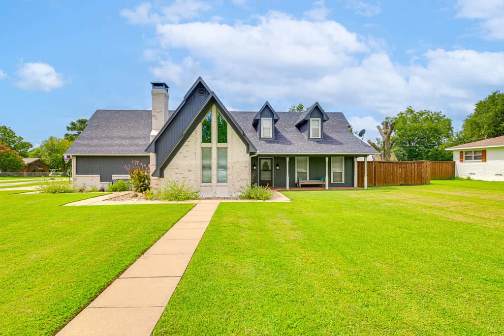 Fire Pit + Sauna: Spacious Lake Texoma Retreat!