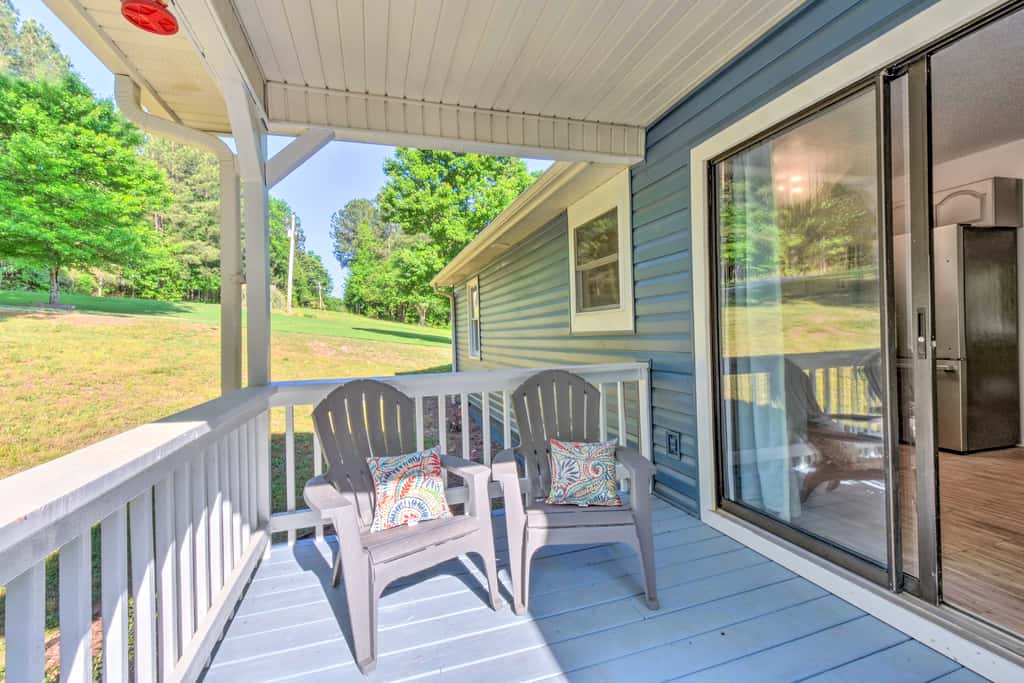Tranquil Townville Gem with Kayaks
