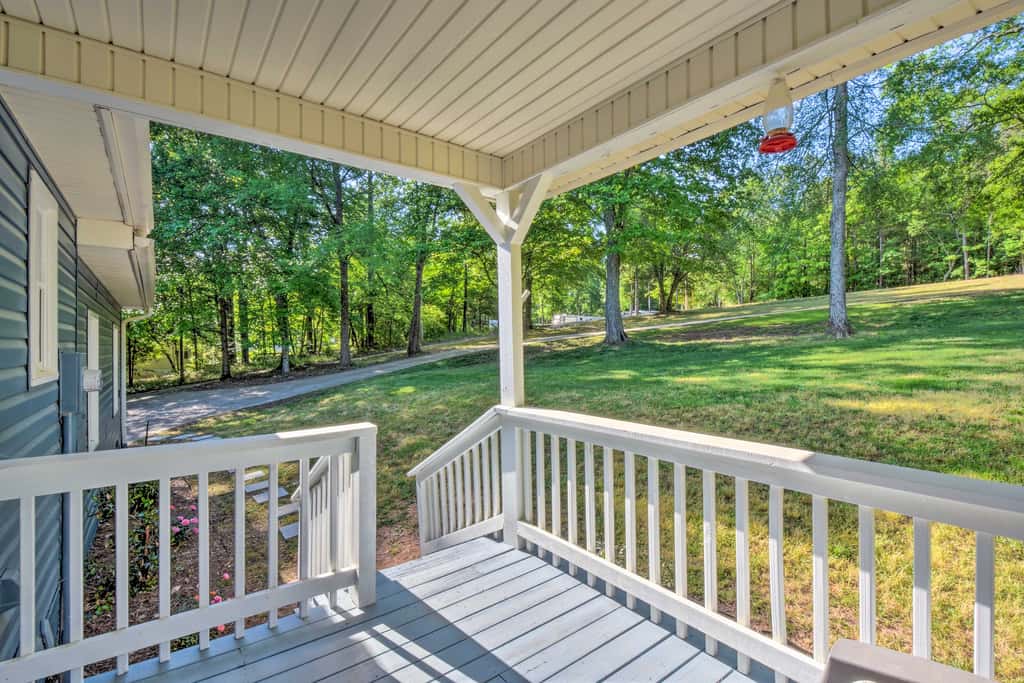 Tranquil Townville Gem with Kayaks