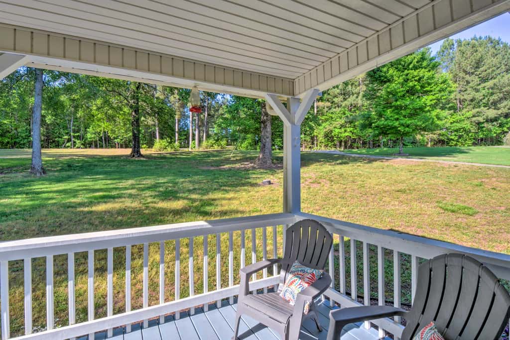 Tranquil Townville Gem with Kayaks