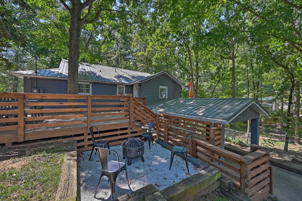 Chic House w/ Private Dock on Lake Hartwell!