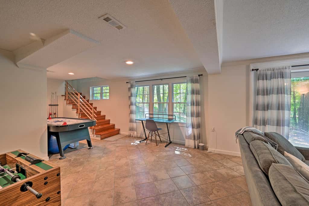 Chic House w/ Private Dock on Lake Hartwell!