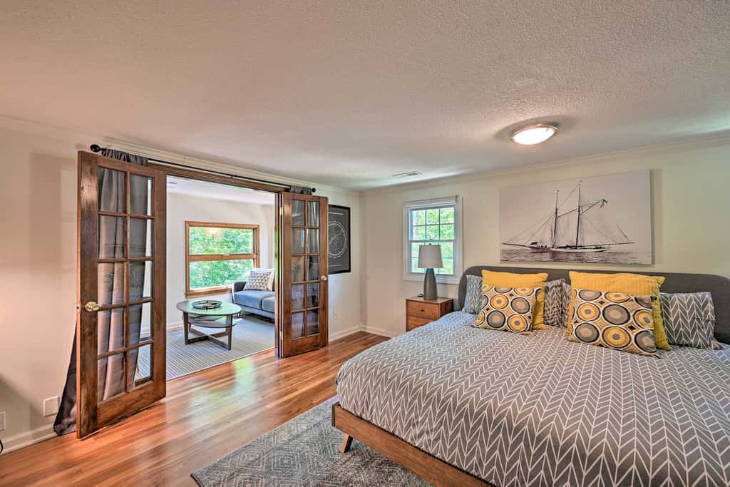 Chic House w/ Private Dock on Lake Hartwell!
