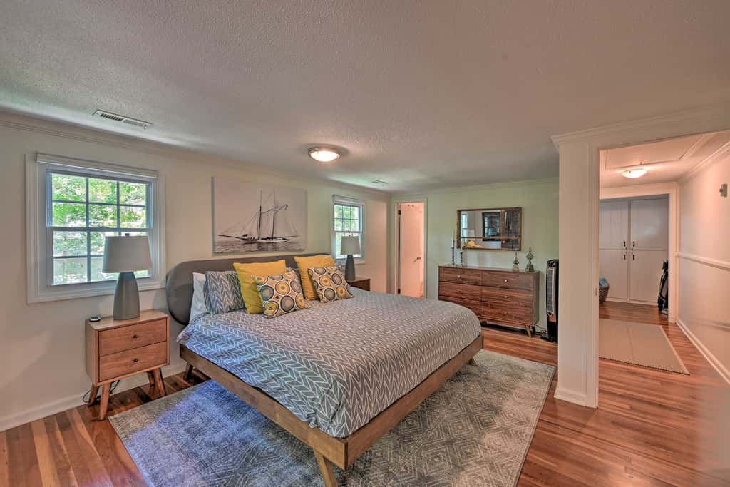 Chic House w/ Private Dock on Lake Hartwell!