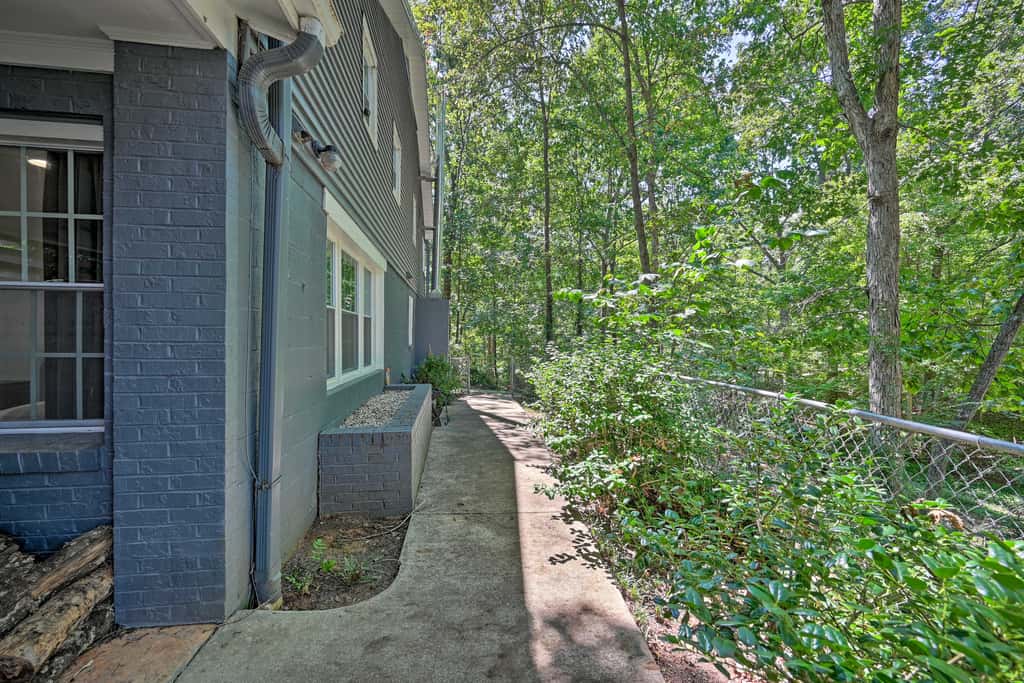 Chic House w/ Private Dock on Lake Hartwell!