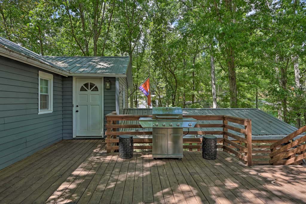 Chic House w/ Private Dock on Lake Hartwell!