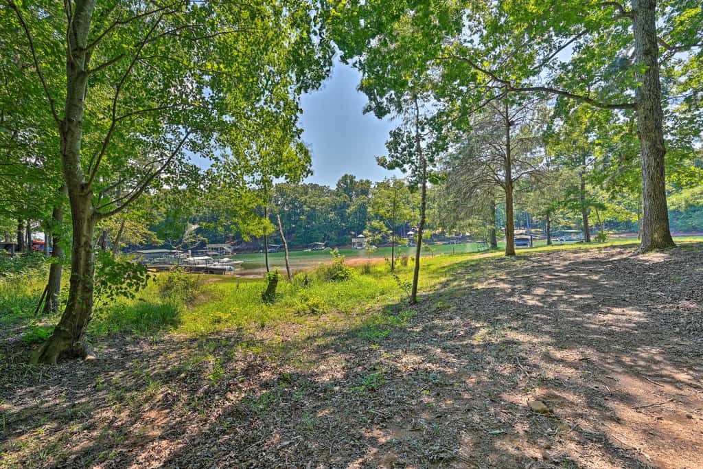 Chic House w/ Private Dock on Lake Hartwell!