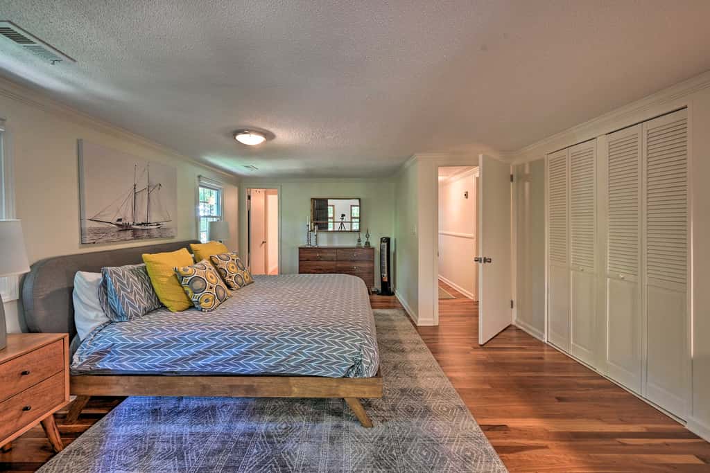 Chic House w/ Private Dock on Lake Hartwell!