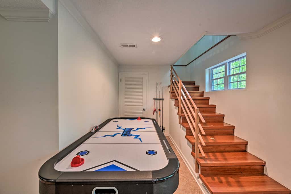 Chic House w/ Private Dock on Lake Hartwell!