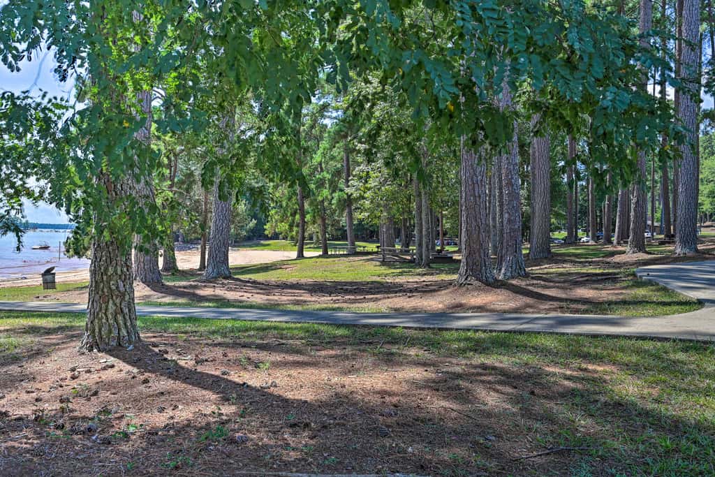 Chic House w/ Private Dock on Lake Hartwell!