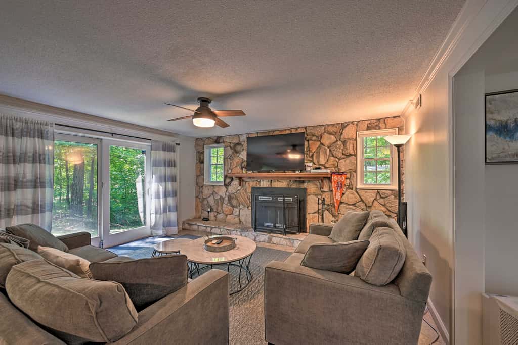 Chic House w/ Private Dock on Lake Hartwell!