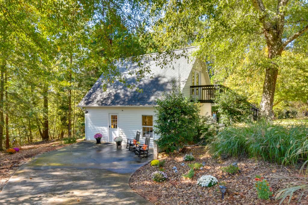 Clemson Game Day Cottage w/ Fire Pit