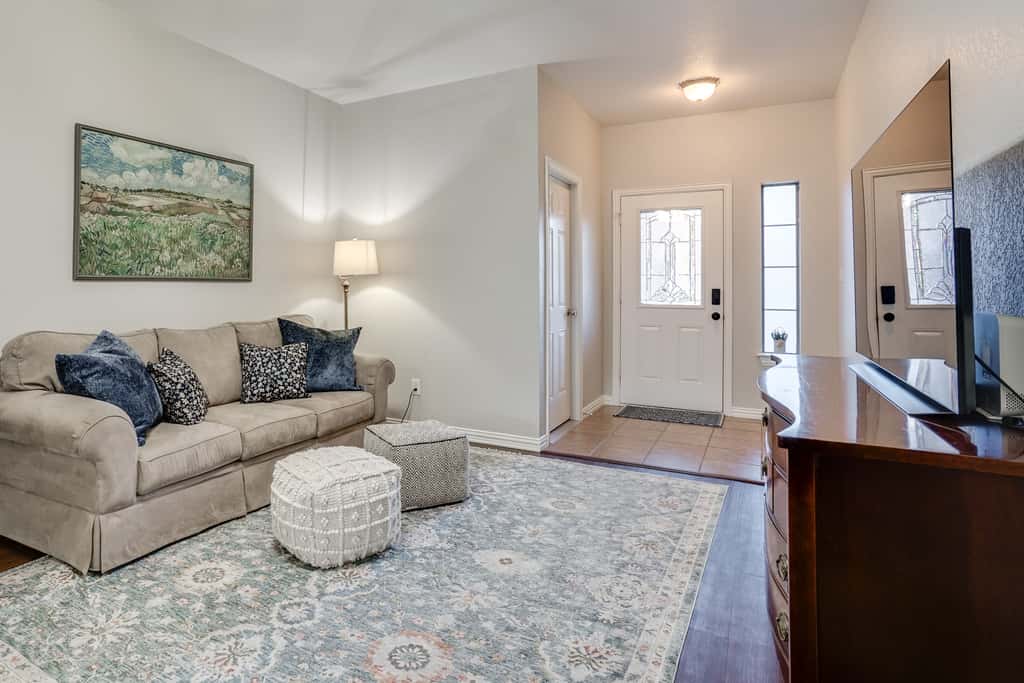 1 Mi to Historic Dtwn Weatherford: Home w/ Yard