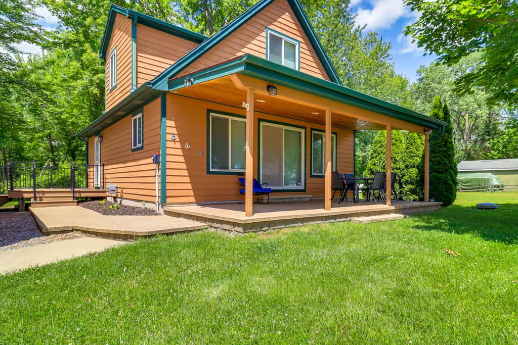 Brooklyn Cottage w/ Dock - Steps To Wamplers Lake!