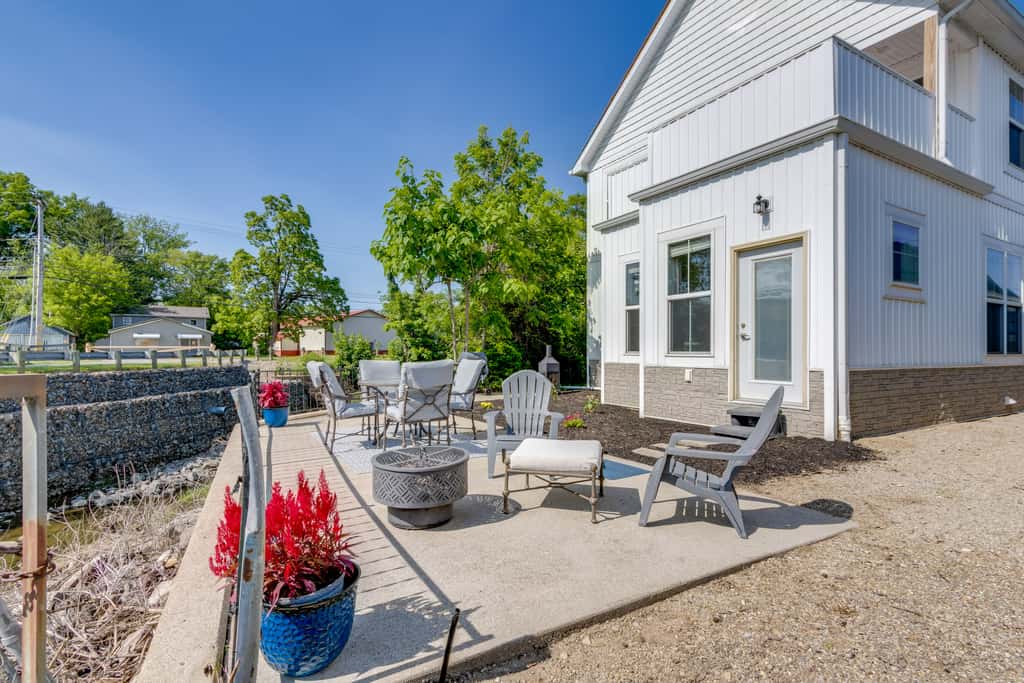 Steps to Buckeye Lake: Family-Friendly Home