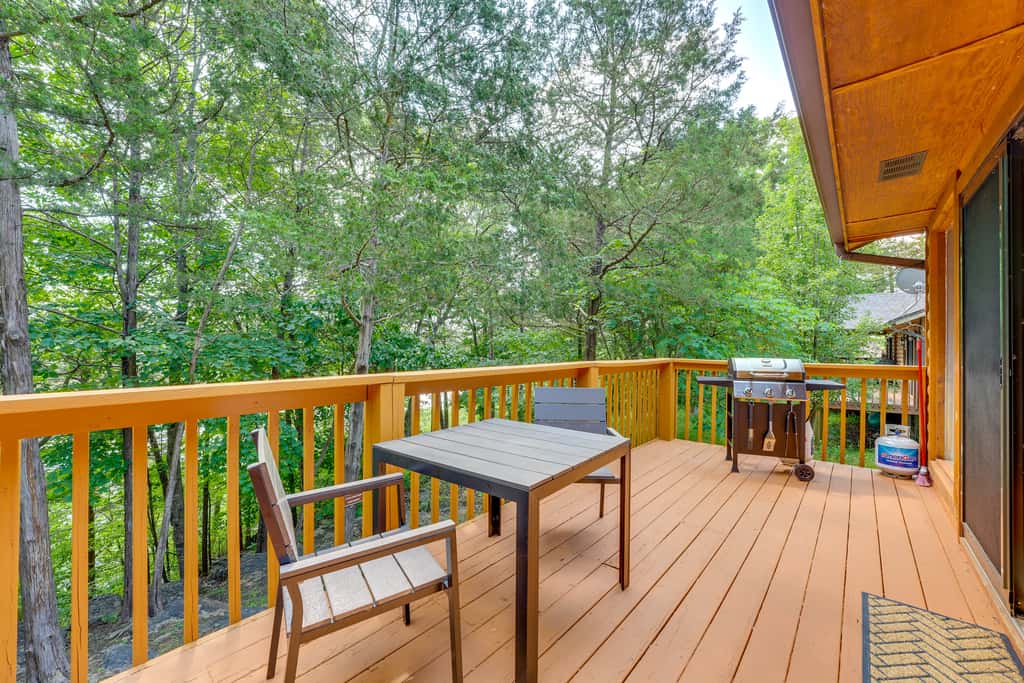Lake Views: Table Rock Lake Retreat w/ Fenced Yard