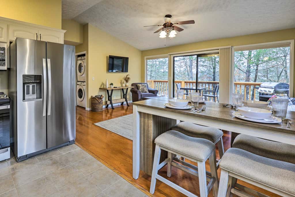 Lake Views: Table Rock Lake Retreat w/ Fenced Yard
