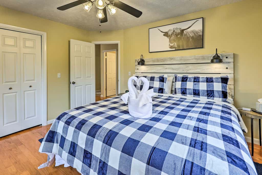 Lake Views: Table Rock Lake Retreat w/ Fenced Yard