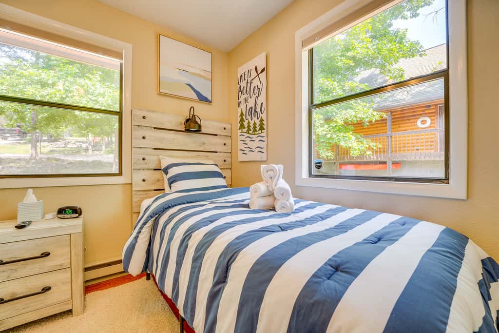 Lake Views: Table Rock Lake Retreat w/ Fenced Yard