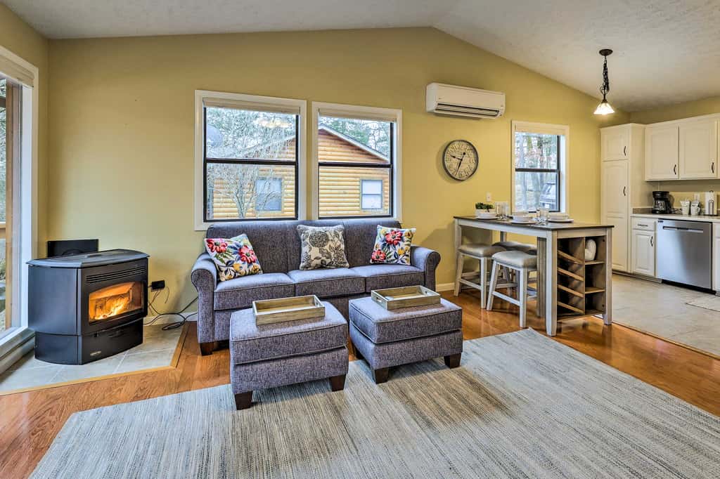 Lake Views: Table Rock Lake Retreat w/ Fenced Yard