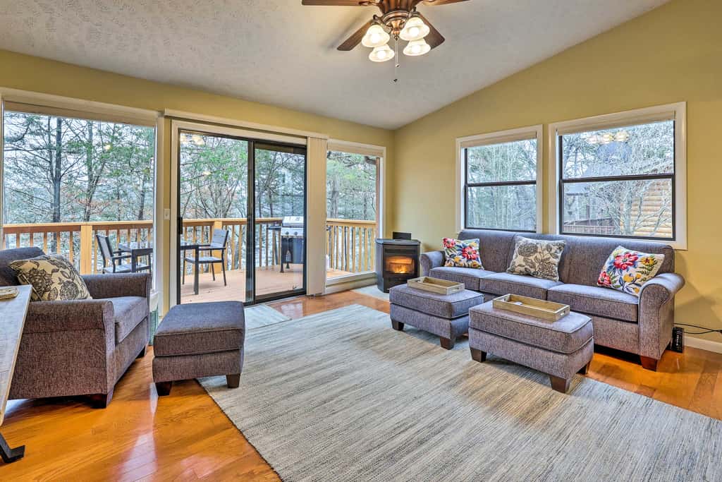 Lake Views: Table Rock Lake Retreat w/ Fenced Yard