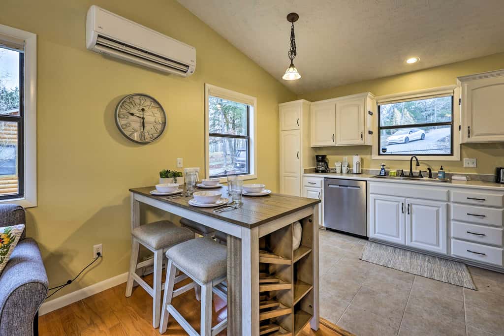 Lake Views: Table Rock Lake Retreat w/ Fenced Yard