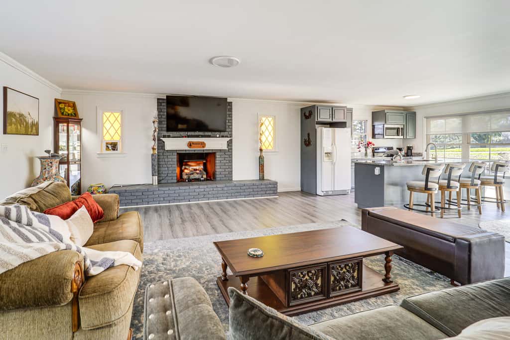 ‘Mountain Golf’ Family Home w/ Deck in Spruce Pine
