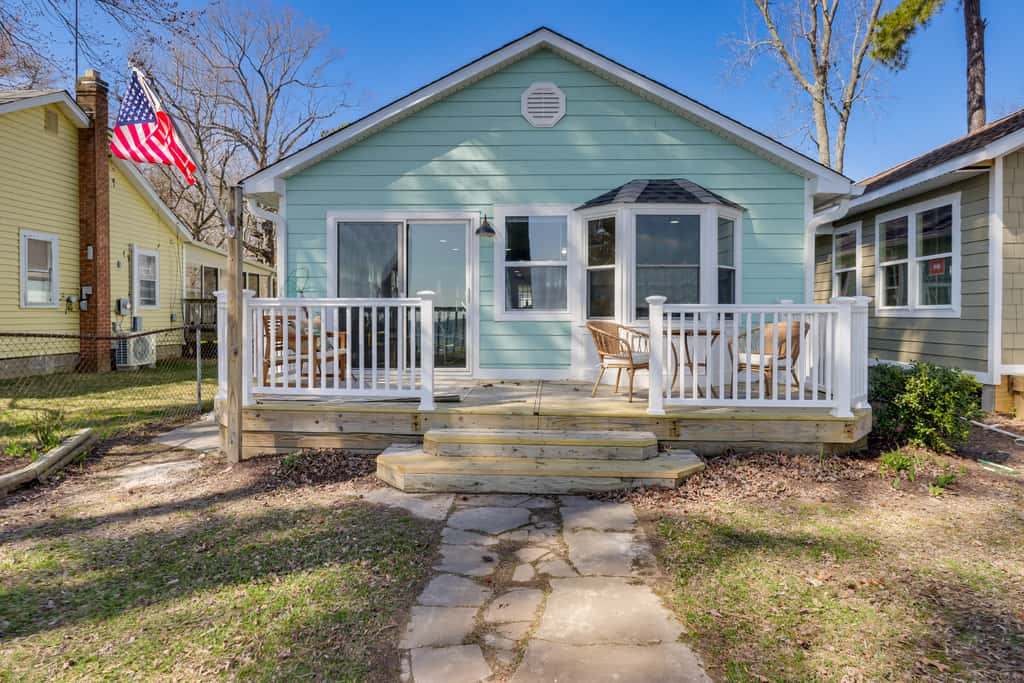 Bayfront Maryland Retreat w/ Deck, Near Beaches!