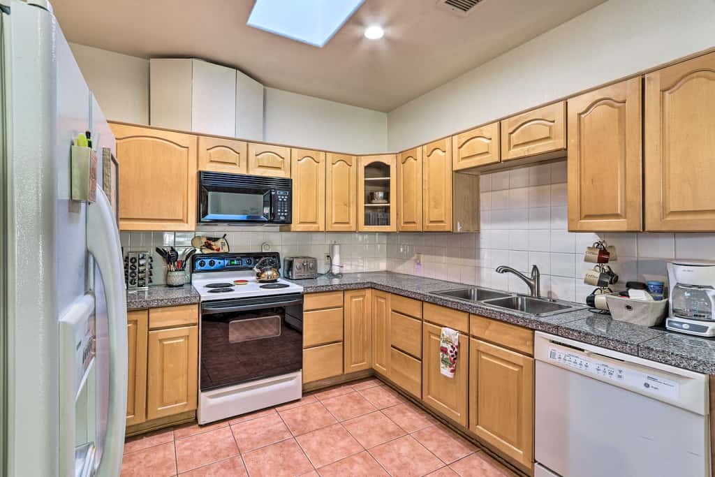Eloy Desert Oasis w/ Courtyard & Pool Access!
