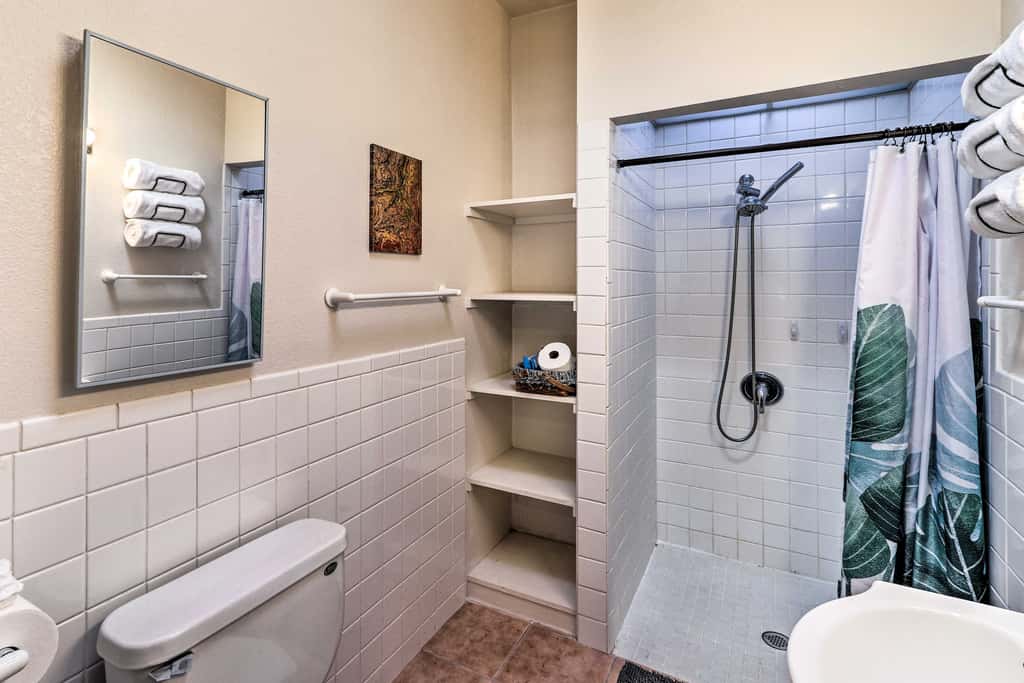 Eloy Desert Oasis w/ Courtyard & Pool Access!