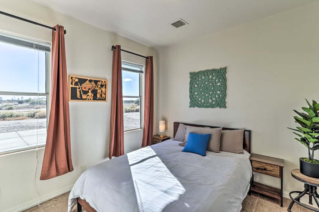 Eloy Desert Oasis w/ Courtyard & Pool Access!