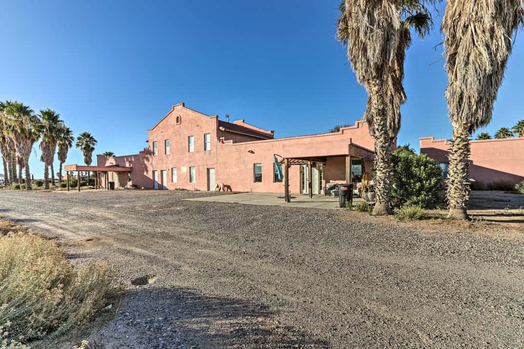 Eloy Desert Oasis w/ Courtyard & Pool Access!