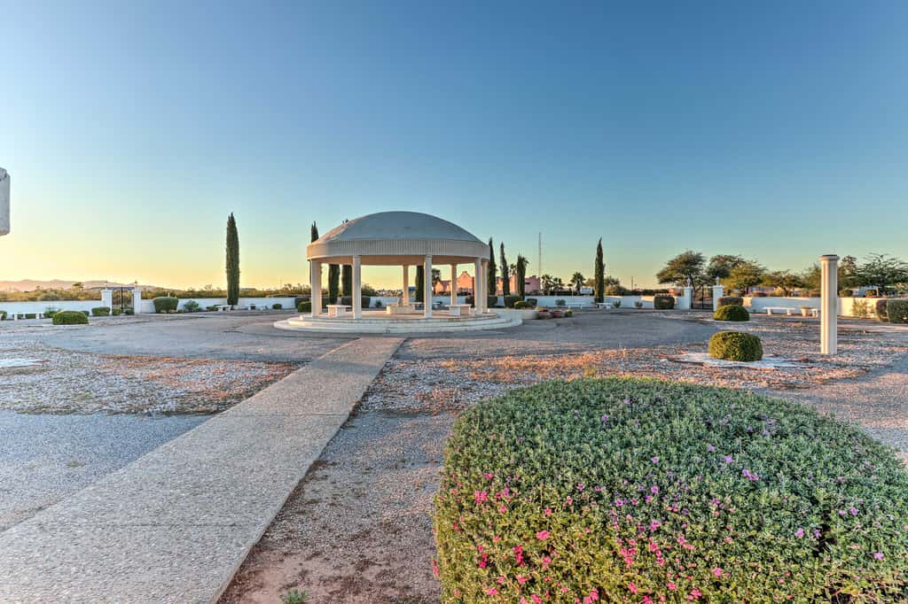 Eloy Desert Oasis w/ Courtyard & Pool Access!