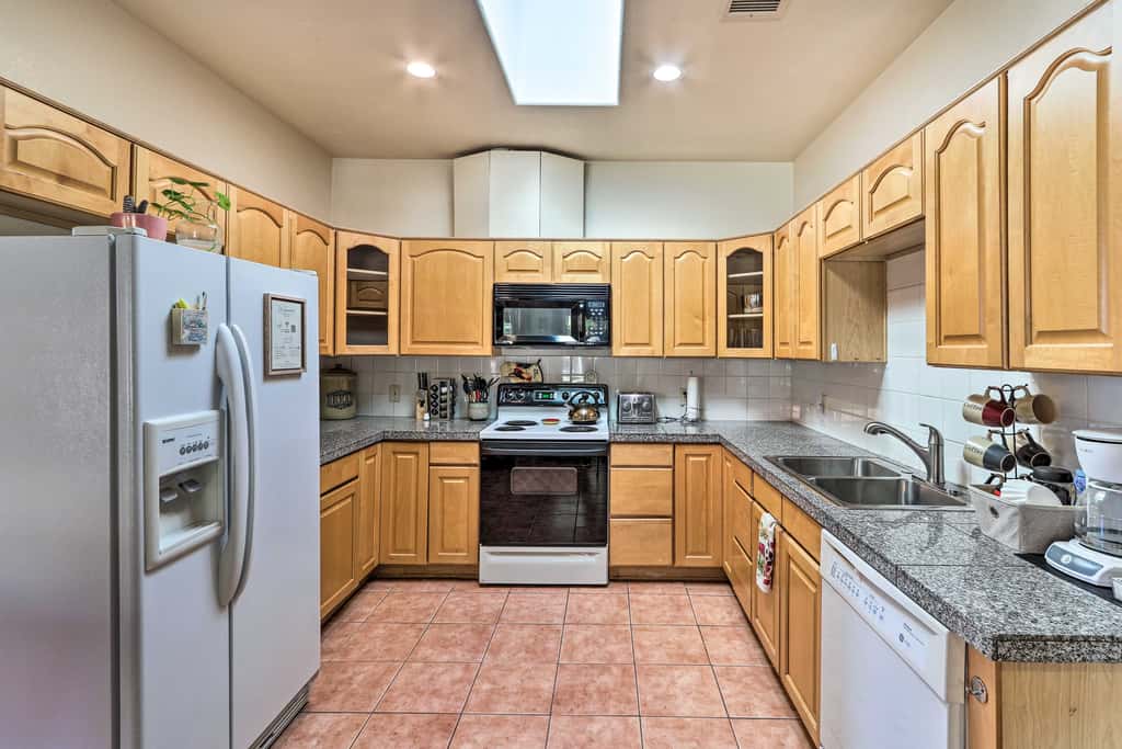 Eloy Desert Oasis w/ Courtyard & Pool Access!