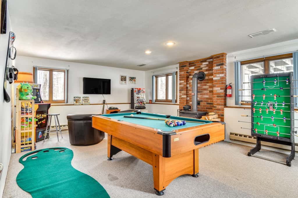 Ski, Game & Grill: Family Retreat in Glen