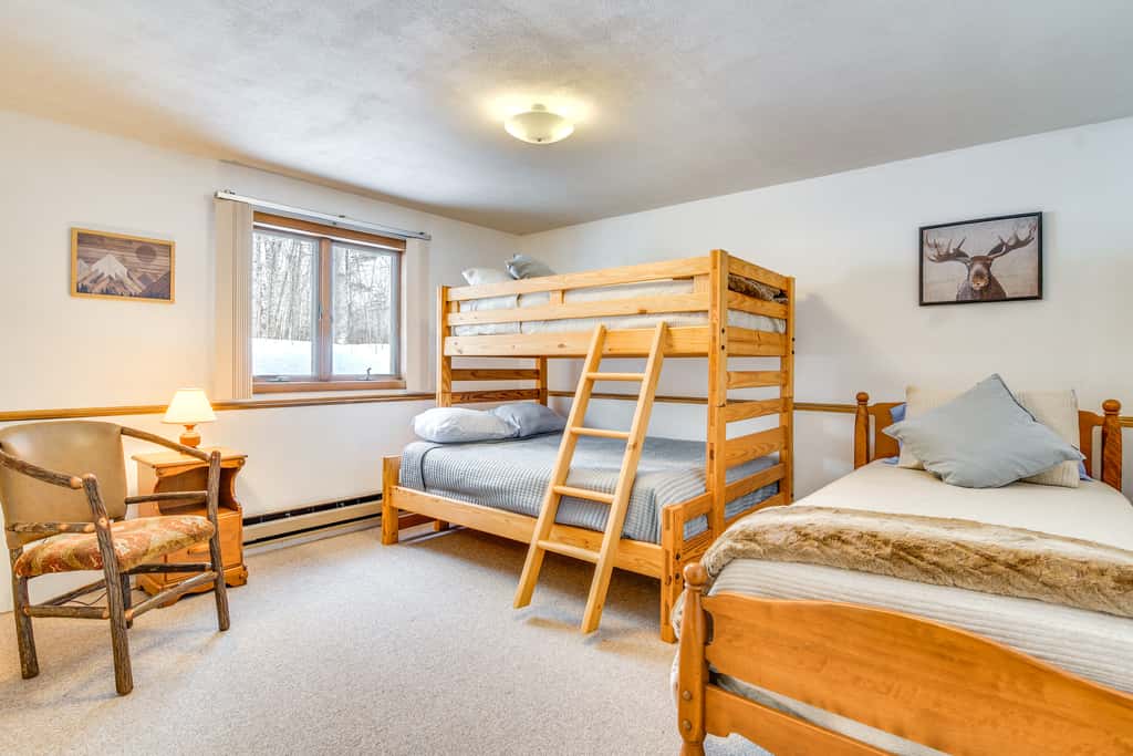 Ski, Game & Grill: Family Retreat in Glen