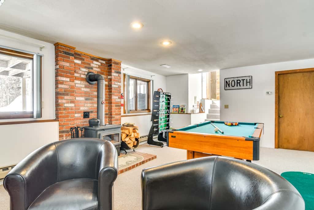 Ski, Game & Grill: Family Retreat in Glen