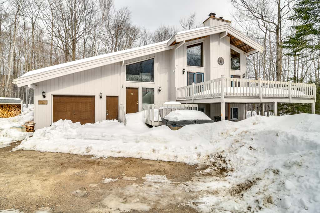 Ski, Game & Grill: Family Retreat in Glen