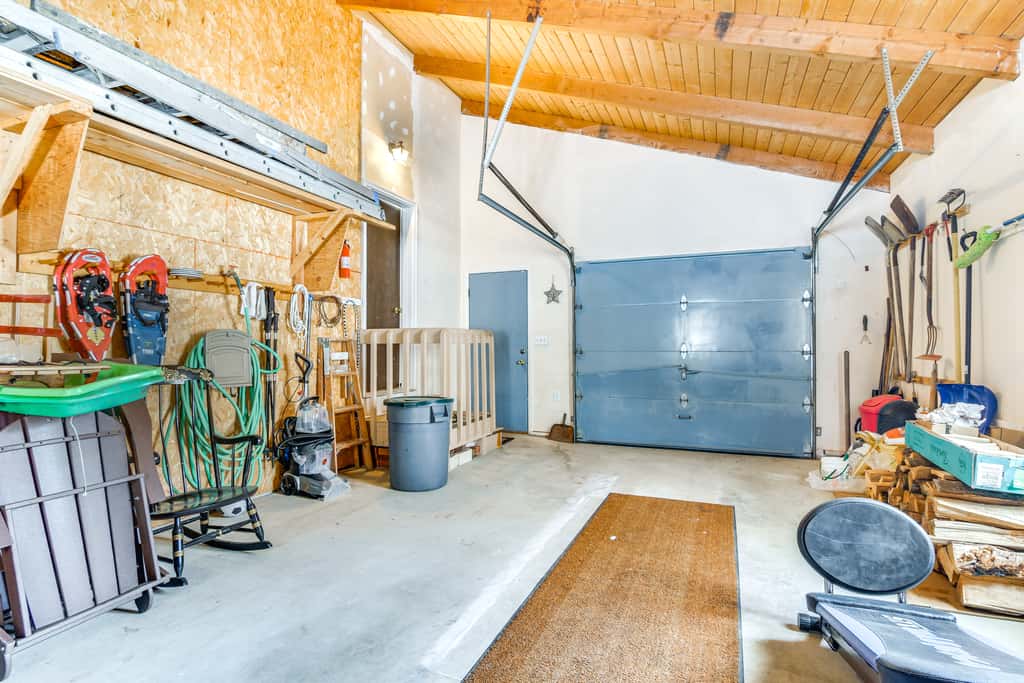 Ski, Game & Grill: Family Retreat in Glen