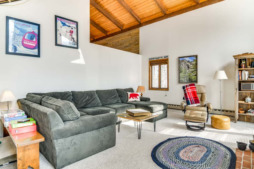 Ski, Game & Grill: Family Retreat in Glen