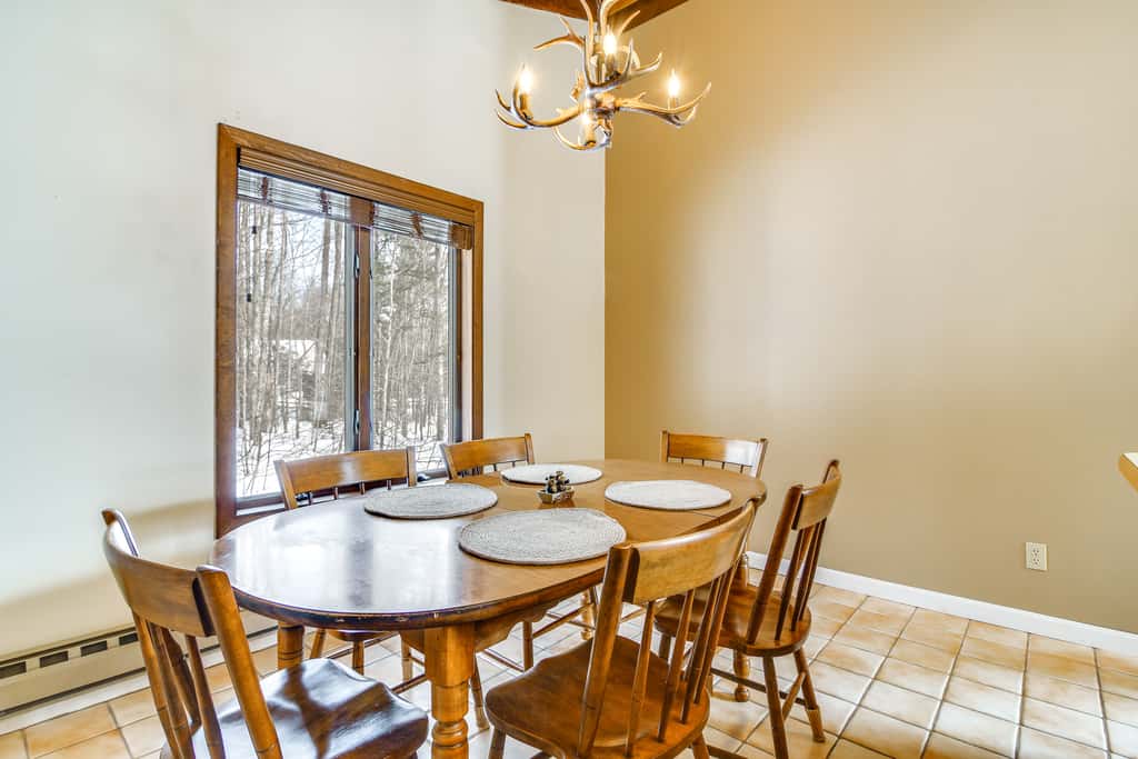 Ski, Game & Grill: Family Retreat in Glen